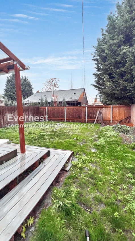 Building Photo - 6147 NE 9th Ave