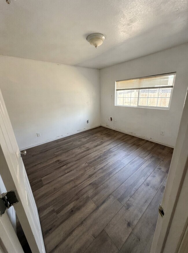 Foto del edificio - 3887 N Ryde Ave