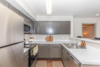 Building Photo - 1088 Park Plaza Dr