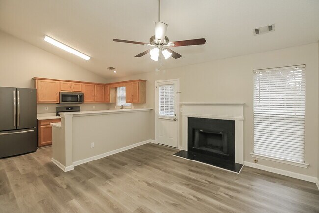 Building Photo - 9447 Rollinghills Dr