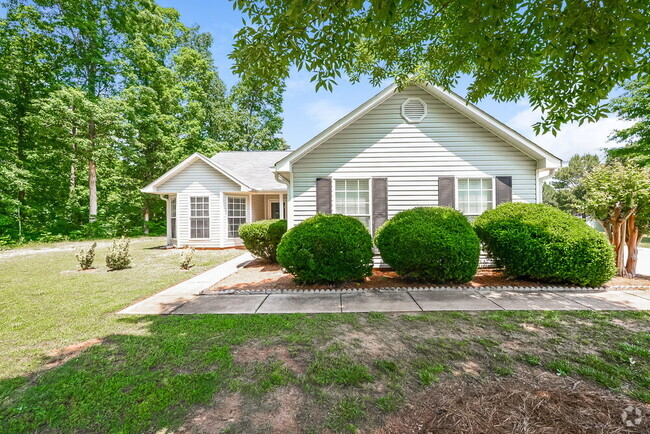 Building Photo - 155 Akers Lake Dr