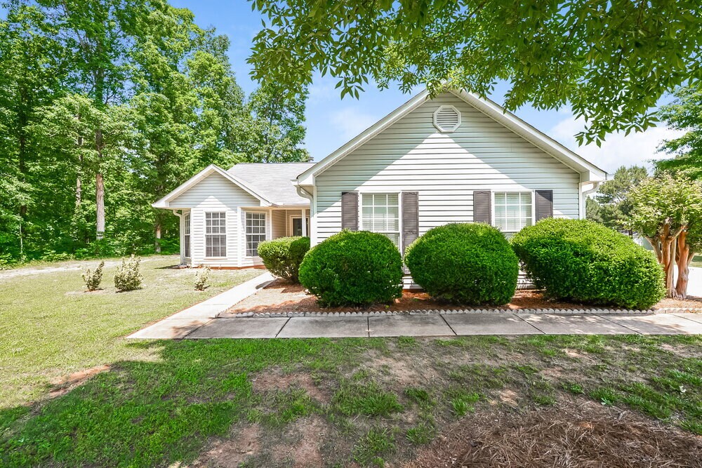155 Akers Lake Dr, Moreland, GA 30259 House Rental in Moreland, GA