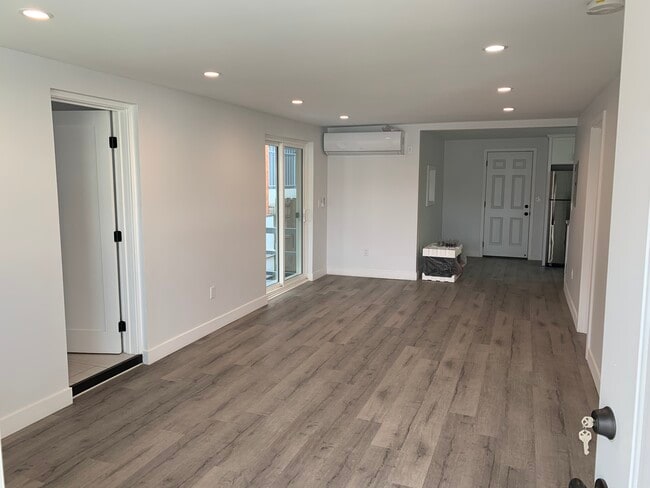 Building Photo - 5549 Fulcher Ave