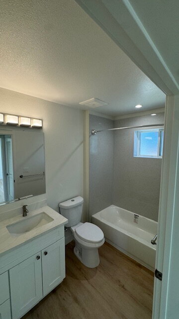 Foto principal - Move-in special: 50% off first month! **Br...