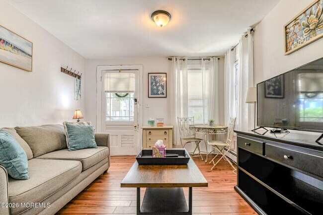 Foto del edificio - 19 Webb Ave