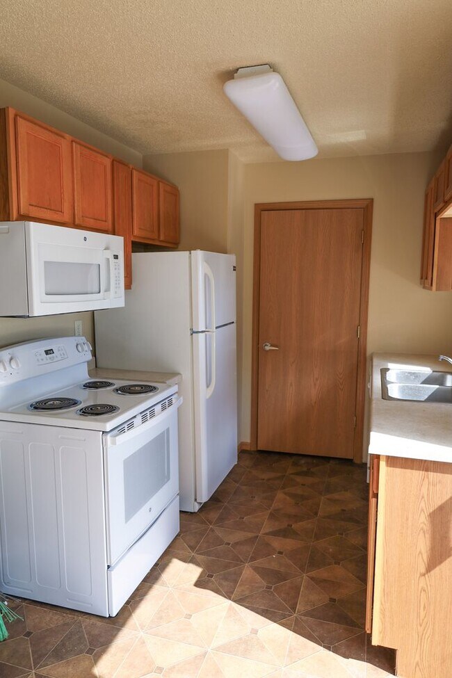 Building Photo - Beautiful Twin Homes in Fargo