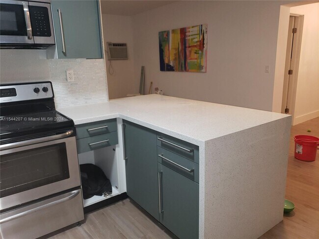 Foto del edificio - 1301 Sylvania Blvd