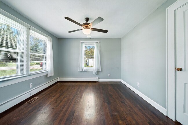 Foto del edificio - Charming 3 bed /2 bath Bungalow on Spacious Corner Lot