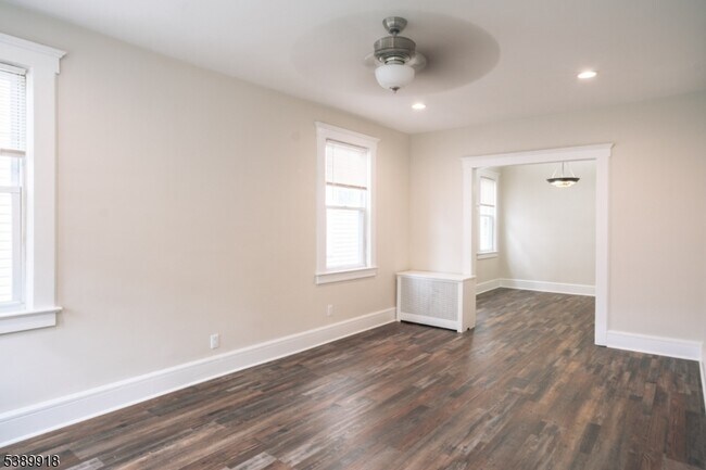 Building Photo - 312 E Elm St
