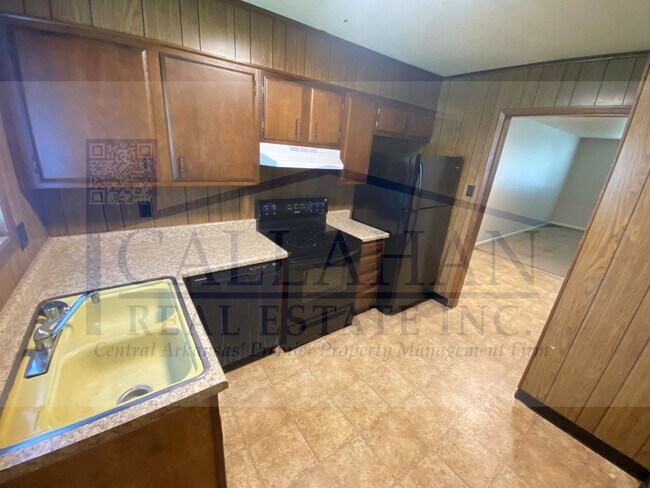 Foto del edificio - 8211 Woodview Dr N