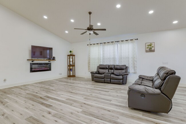 Foto del edificio - 10914 S 172nd St