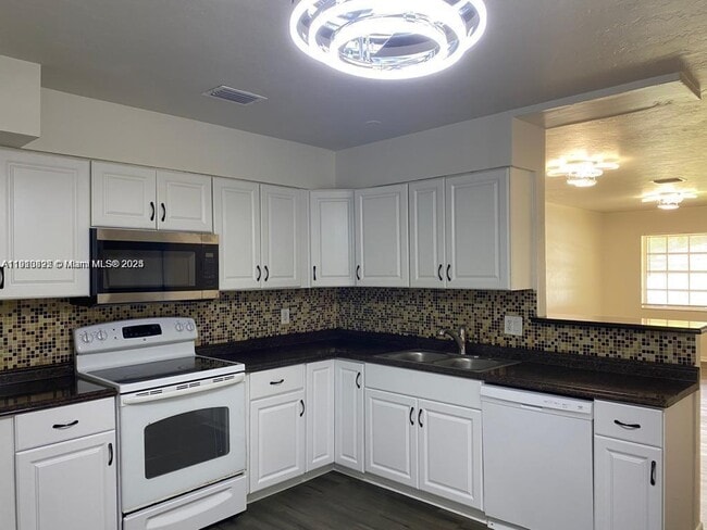 Foto del edificio - 8947 NW 33rd St