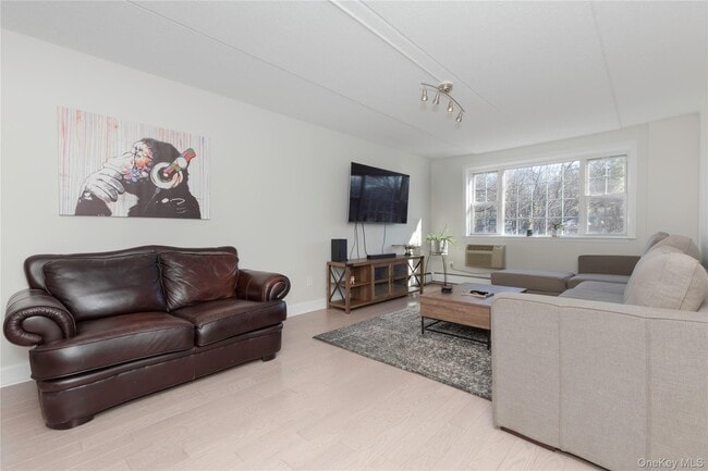 Foto del edificio - 4 Consulate Dr