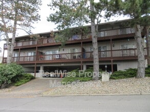 Building Photo - 2022 E 6th St