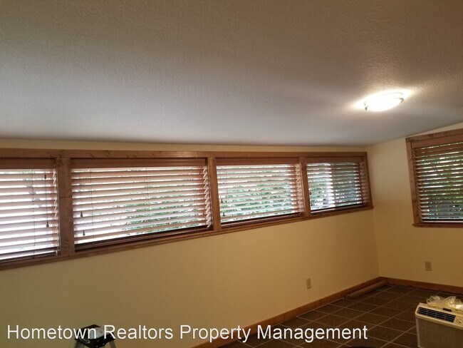 Building Photo - 2 br, 1 bath House - 10801 Joeger Rd.