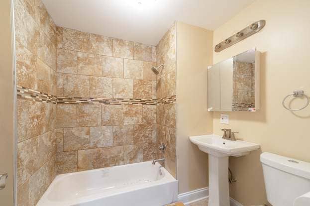 Building Photo - 3852 W Monroe St