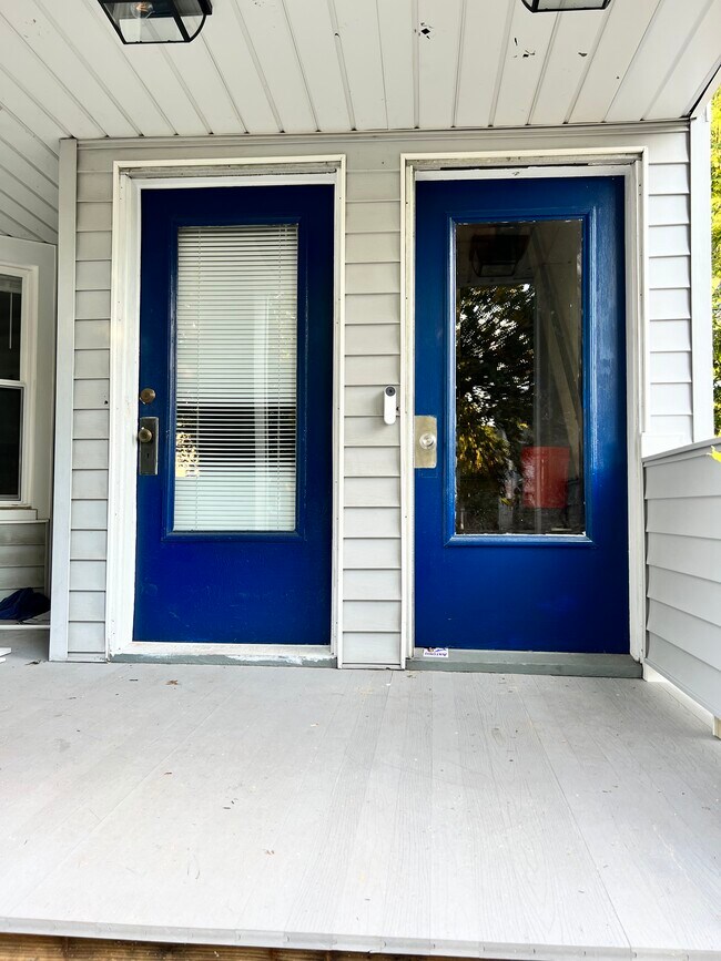 Building Photo - 2045 Carabel Ave