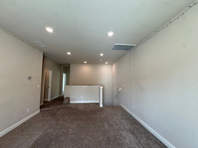 Building Photo - 6682 E Fedora Ave