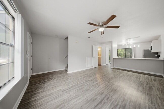 Foto del edificio - 2 Bedroom x 2.5 Bathroom NEWLY RENOVATED Apartment