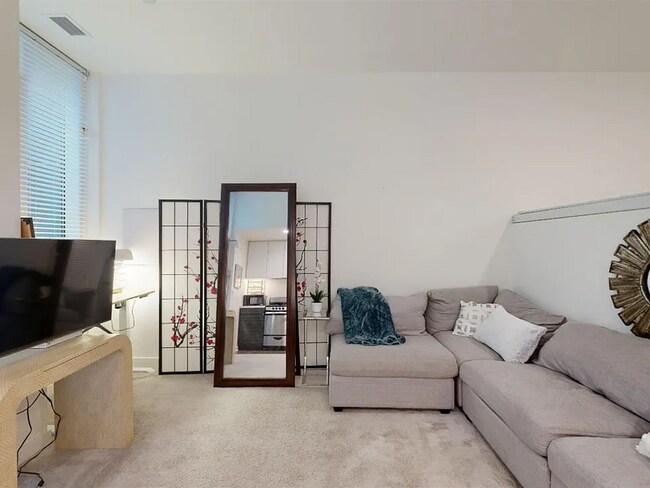 Foto del edificio - Corner view. Luxury. High end appliances. ...