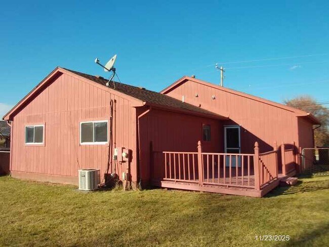 Foto del edificio - 16682 Eastland St