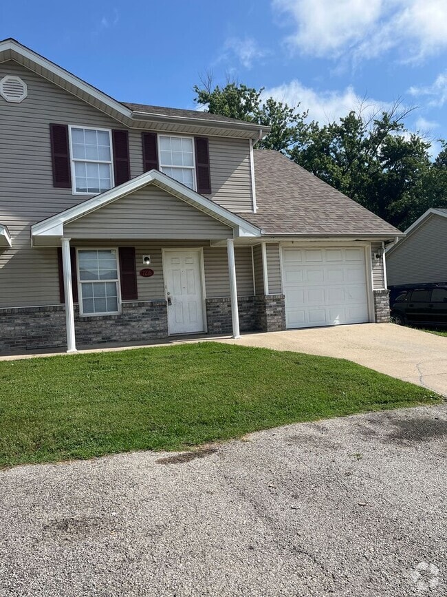 Building Photo - 721 Demaret Dr
