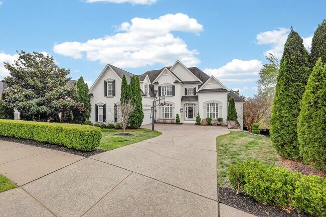 Foto del edificio - Beautiful 6BR Executive Brentwood Home with Pool