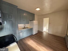 Building Photo - 261 N York St