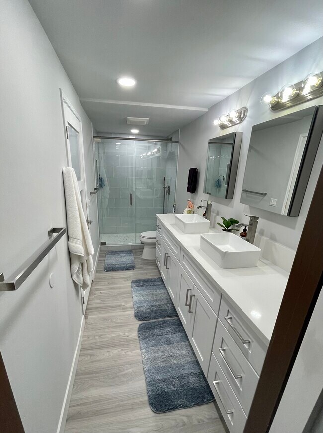 Foto del edificio - 6728 Hillpark Dr