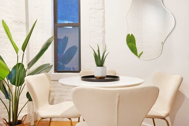 Foto del edificio - 1290-8 New Renovated 2 Bedrooms in UES