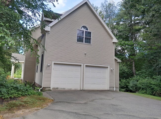 Foto del edificio - 373 Littlefield Ln