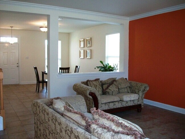 Building Photo - Newer 4 bedroom house off Old Hammond