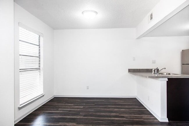 Building Photo - 8033 Gessner Dr