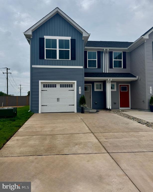 Building Photo - 2701 Apricot Dr