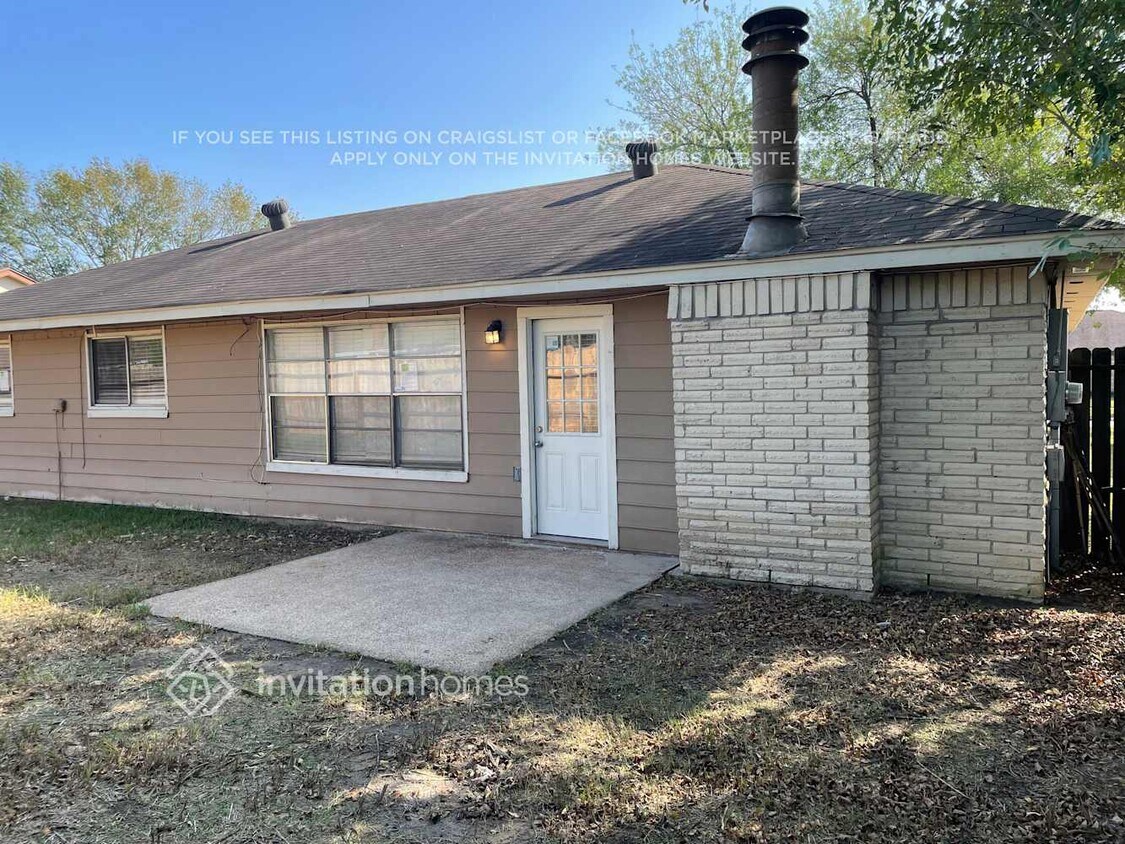 Foto del edificio - 14234 Montaigne Dr