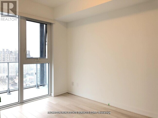 Photo du bâtiment - 5180 Yonge St