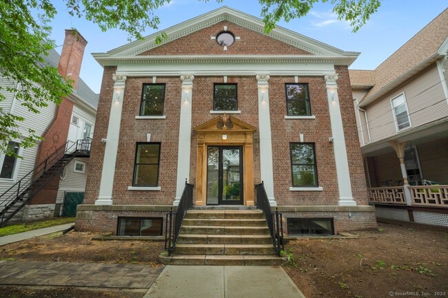 Building Photo - 590 Orange St