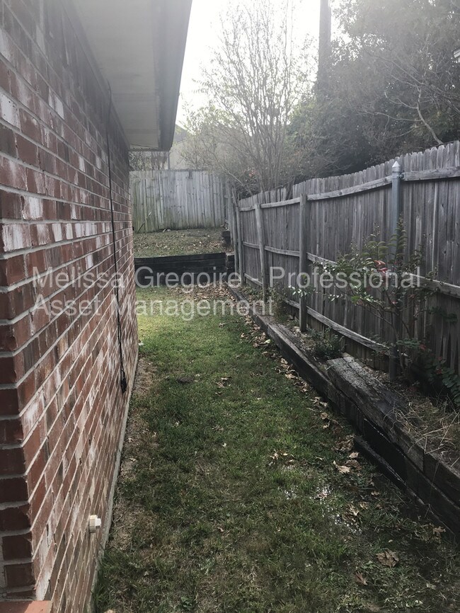 Building Photo - 4740 Misty Ridge Dr
