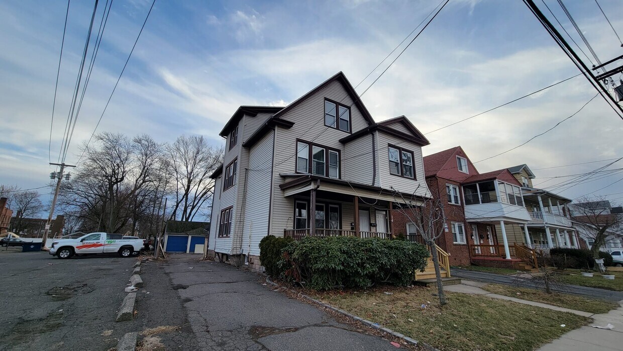 Primary Photo - 14 Helen St