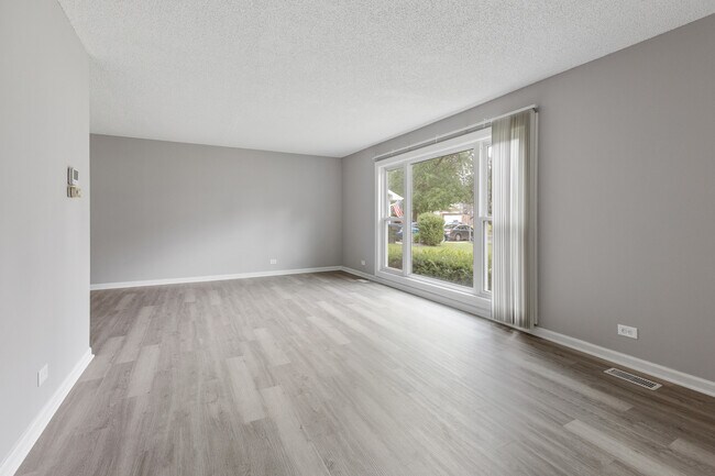 Foto del edificio - 135 Encina Dr