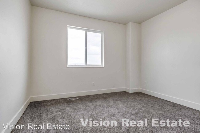 Building Photo - 541-541 Douglass Dr