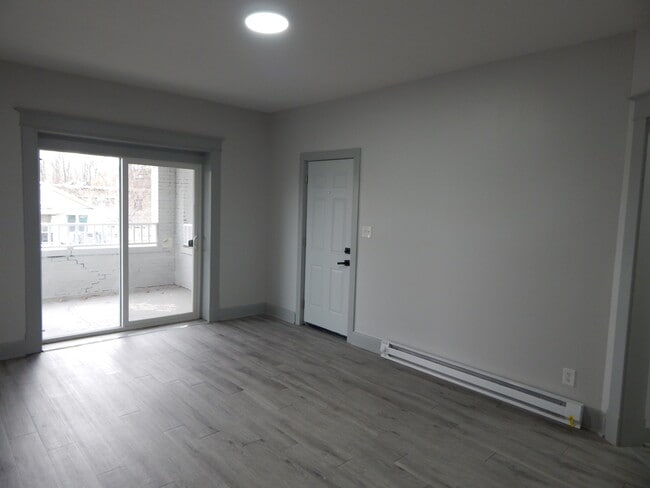 Building Photo - 303 Stone St