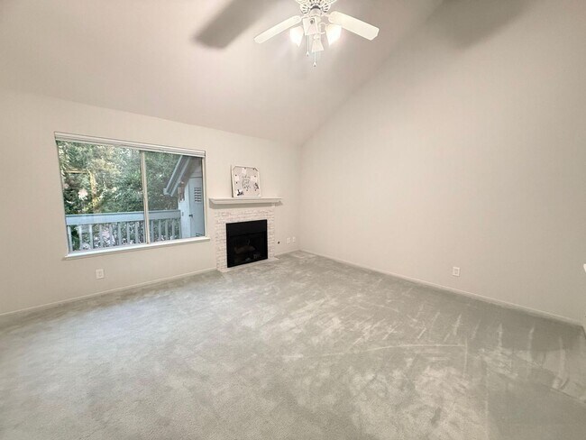 Building Photo - Updated 2 Bedroom, 2 Bath Condo in Gated Summershore Community – San Jose!