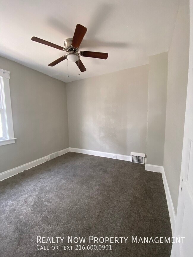 Building Photo - 2907 Denison Ave