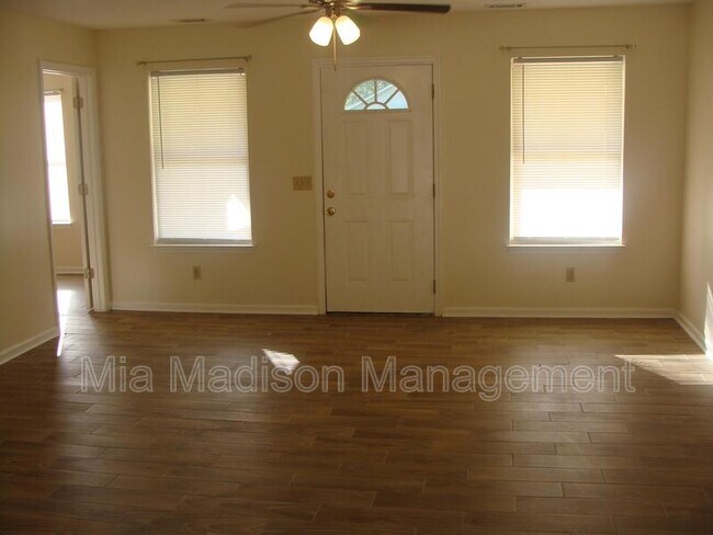 Foto del edificio - 1250 D J 'S Way