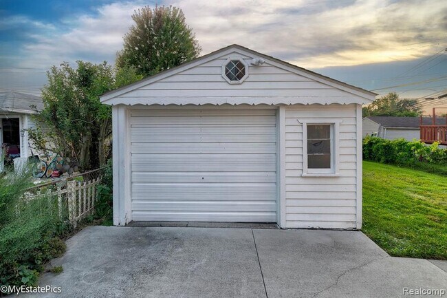 Foto del edificio - 6151 Helen St