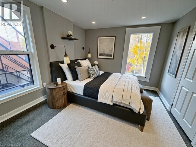 Building Photo - 201 James St S