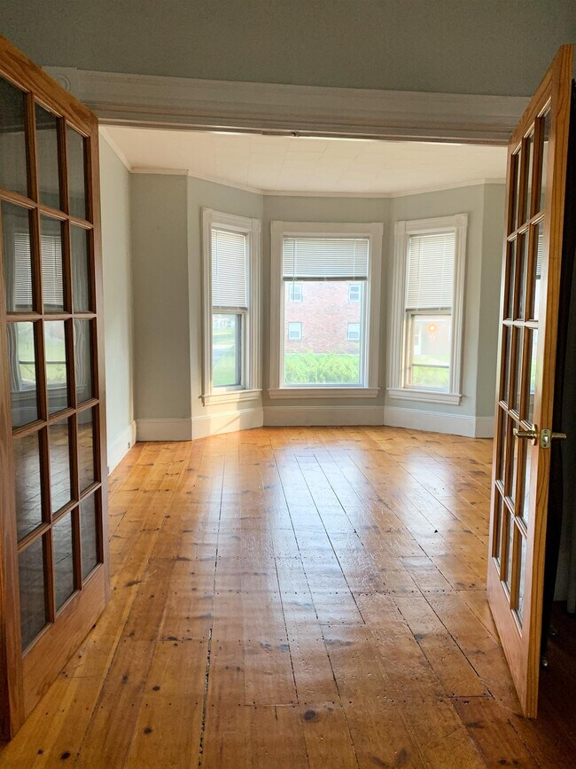 Building Photo - 482 Reservoir Ave
