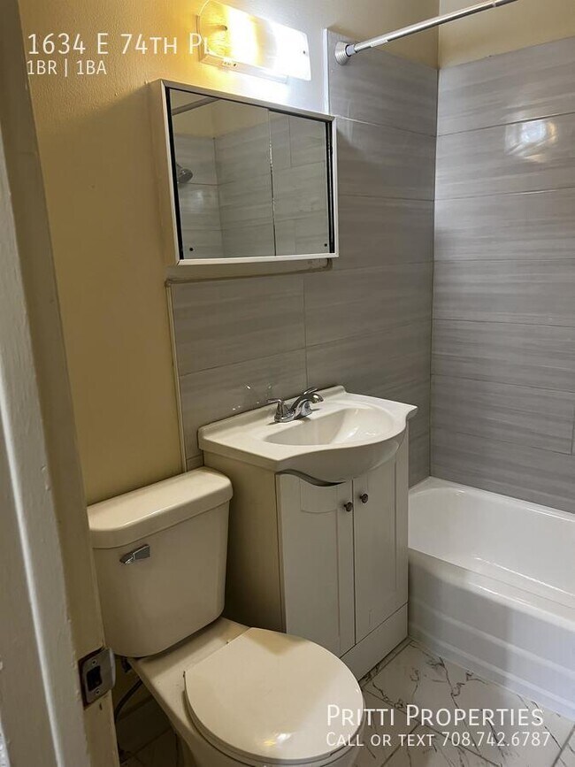 Foto del edificio - 1634 E 74th Pl