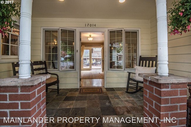 Building Photo - 17014 SW Rivendell Dr